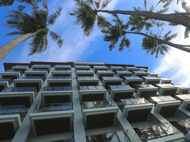 Zunanjost hotela Kaani Grand Seaview neposredno ob plaži Maafushi